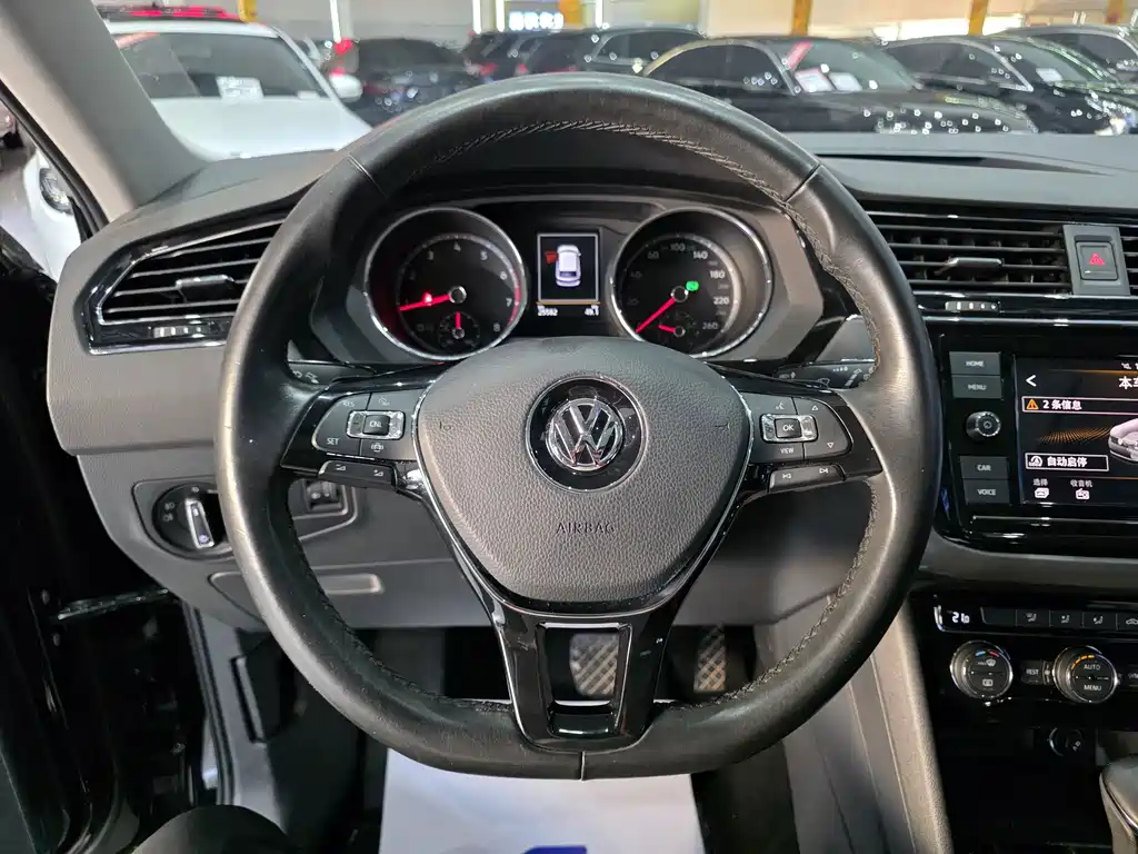 Volkswagen Tiguan L — миниатюра 8