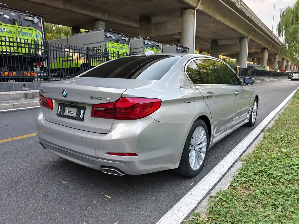 BMW 5 Series New Energy — миниатюра 10