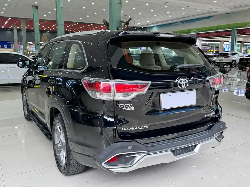 TOYOTA HIGHLANDER
