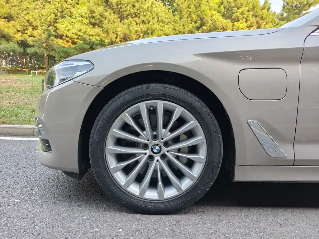 BMW 5 Series New Energy — миниатюра 5