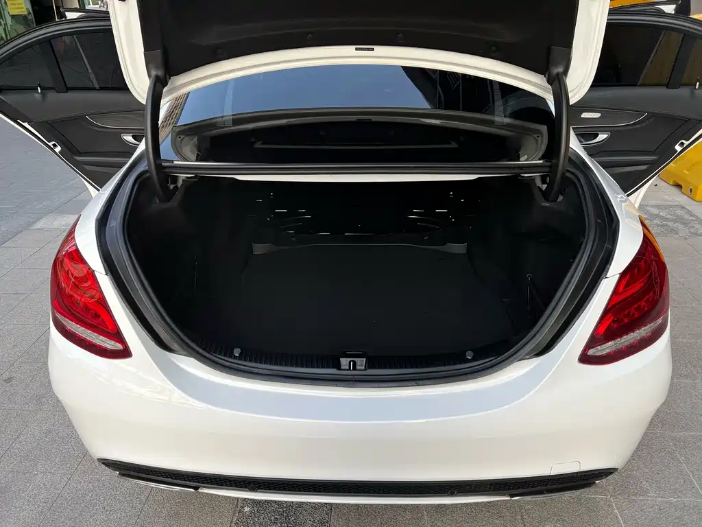 Mercedes-Benz C-Class — миниатюра 11