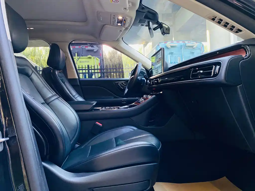 Lincoln Aviator — миниатюра 13
