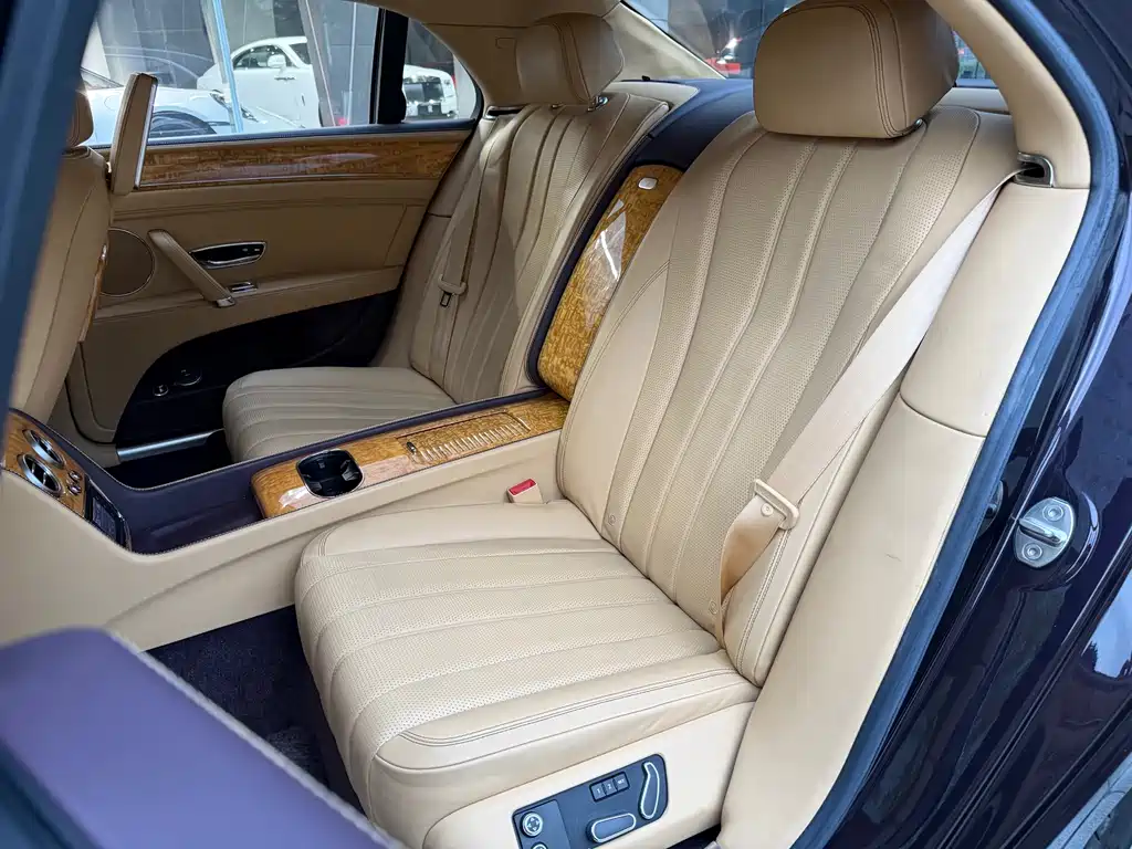 Bentley Flying Spur — миниатюра 9