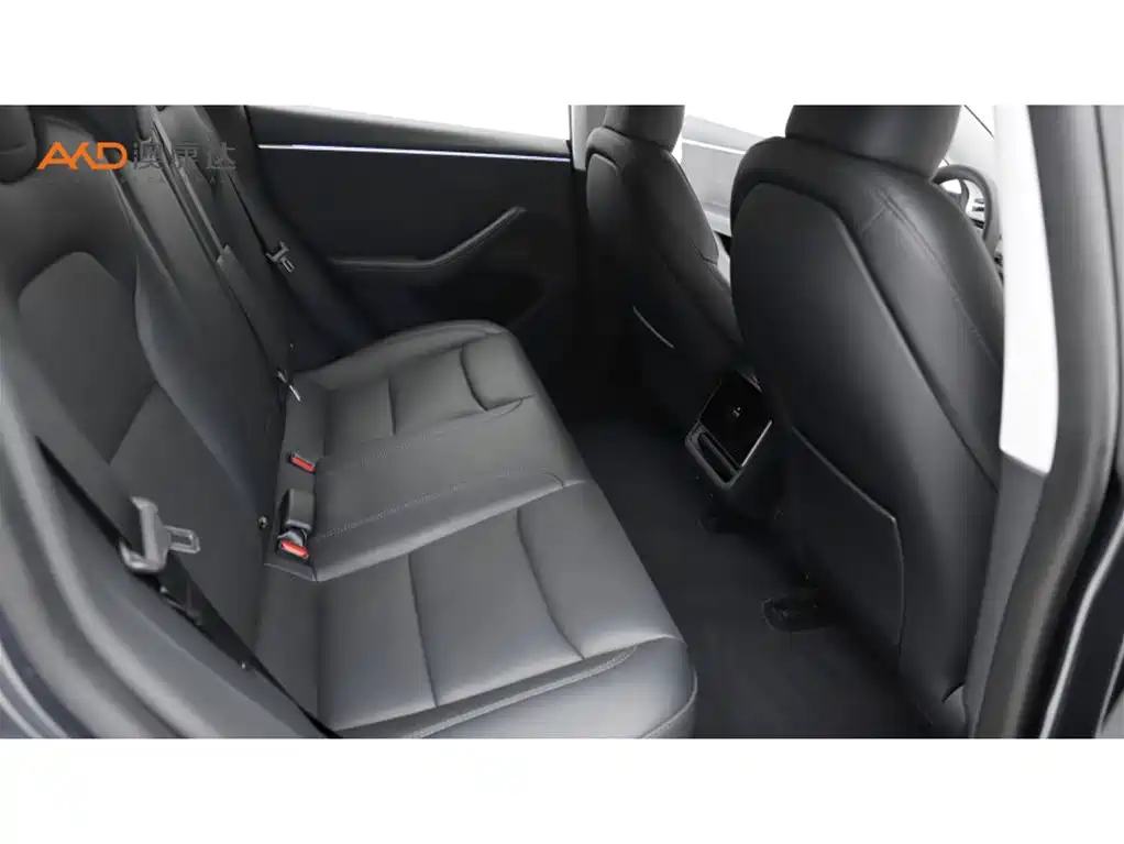 Tesla Model 3 — миниатюра 8