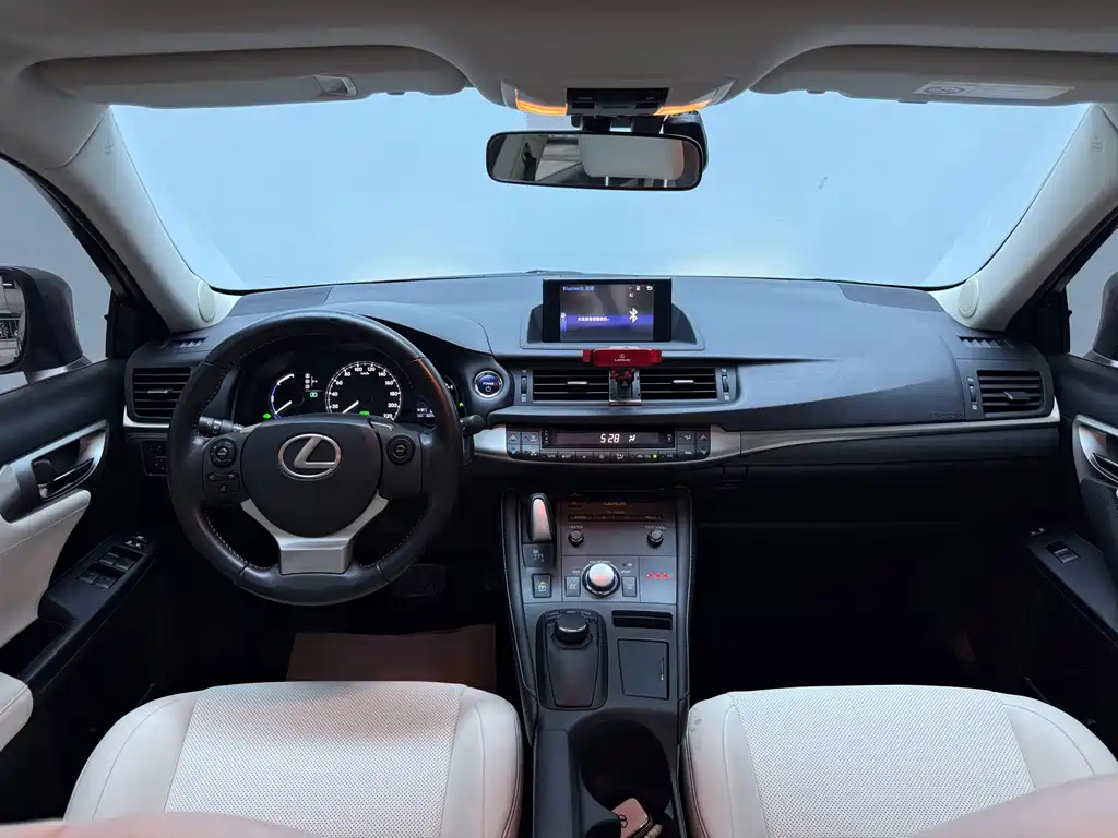Lexus CT — миниатюра 17