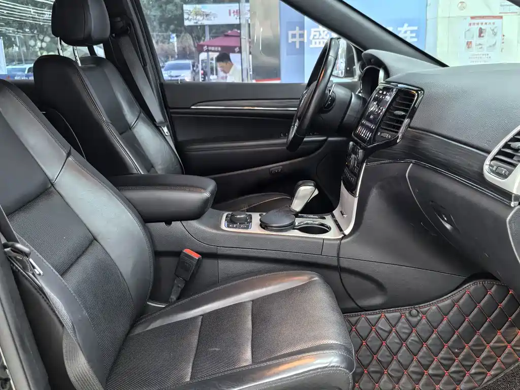 Jeep Grand Cherokee (Import) — миниатюра 7