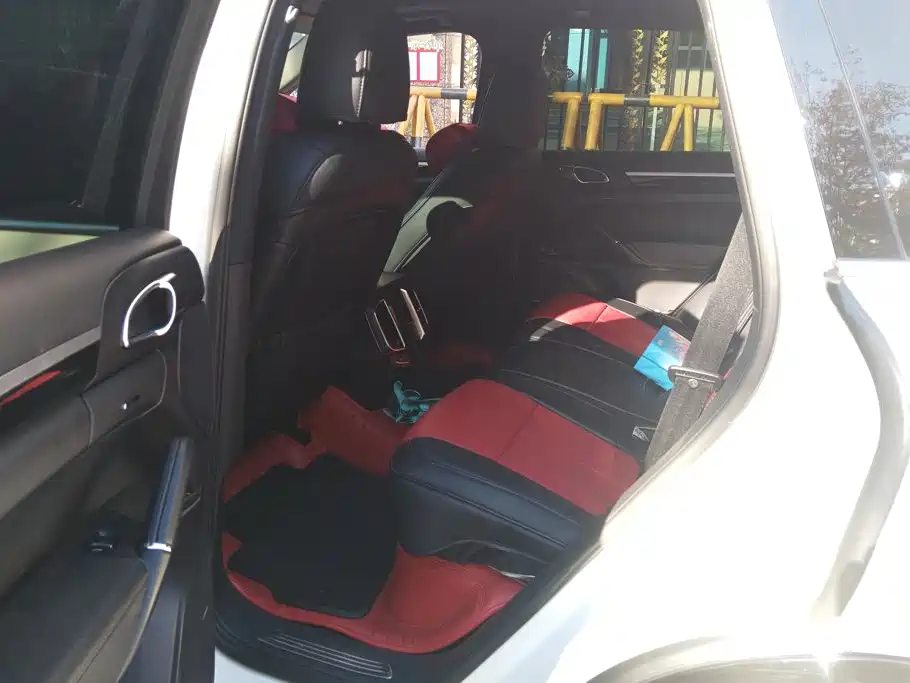 Porsche Cayenne — миниатюра 11
