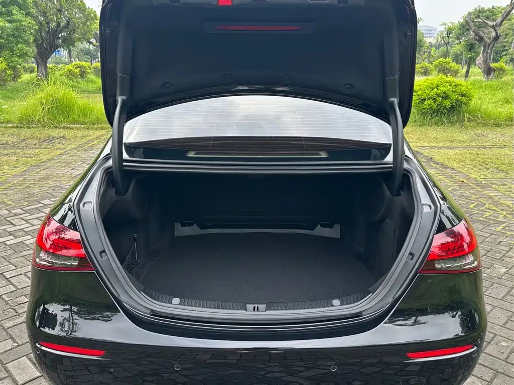 Mercedes-Benz E-Class — миниатюра 16