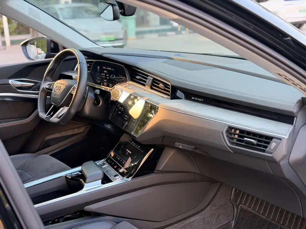 Audi e-tron — миниатюра 15