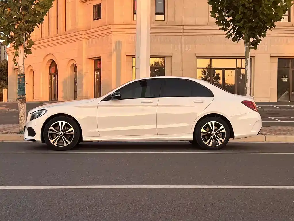 Mercedes-Benz C-Class — миниатюра 4