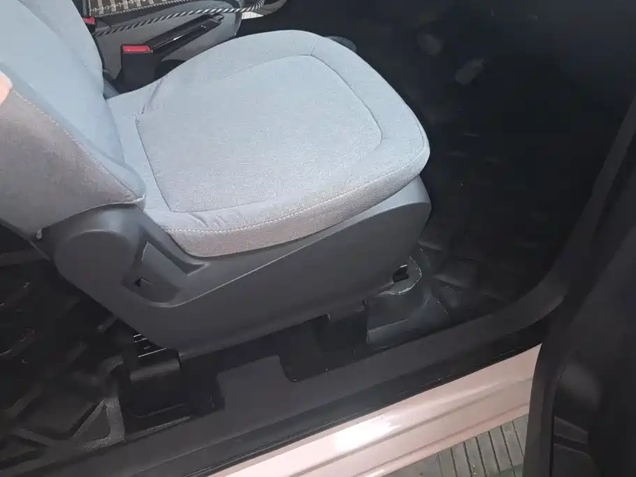 Wuling MINIEV — миниатюра 8