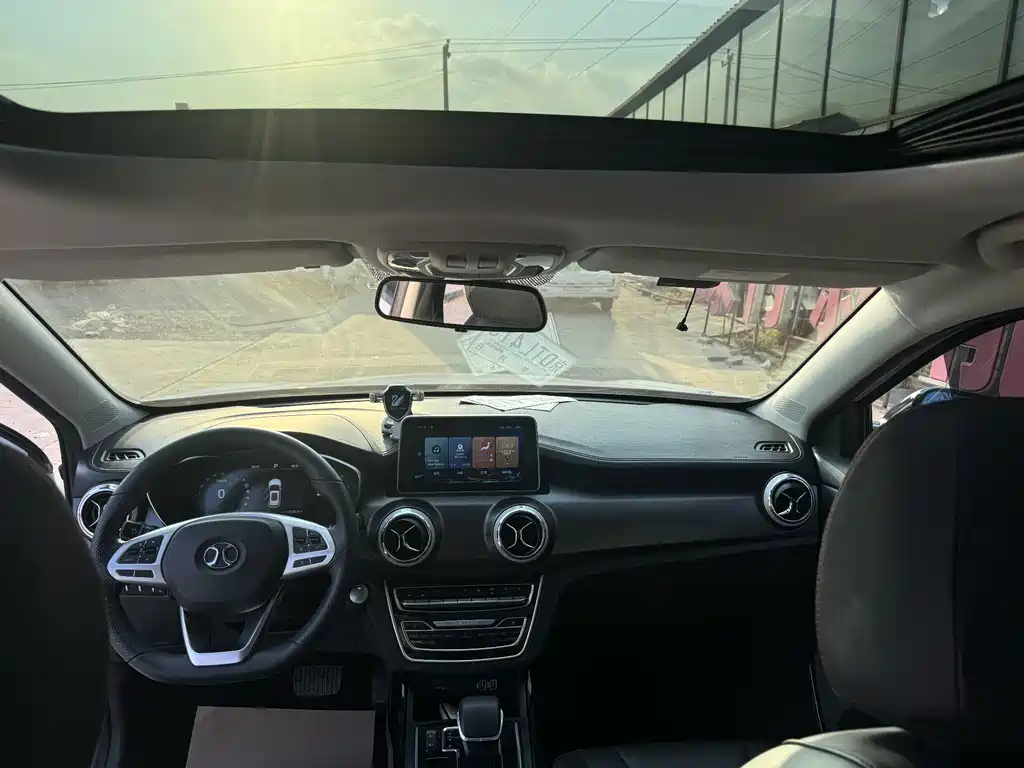 BAIC EX5 — миниатюра 9