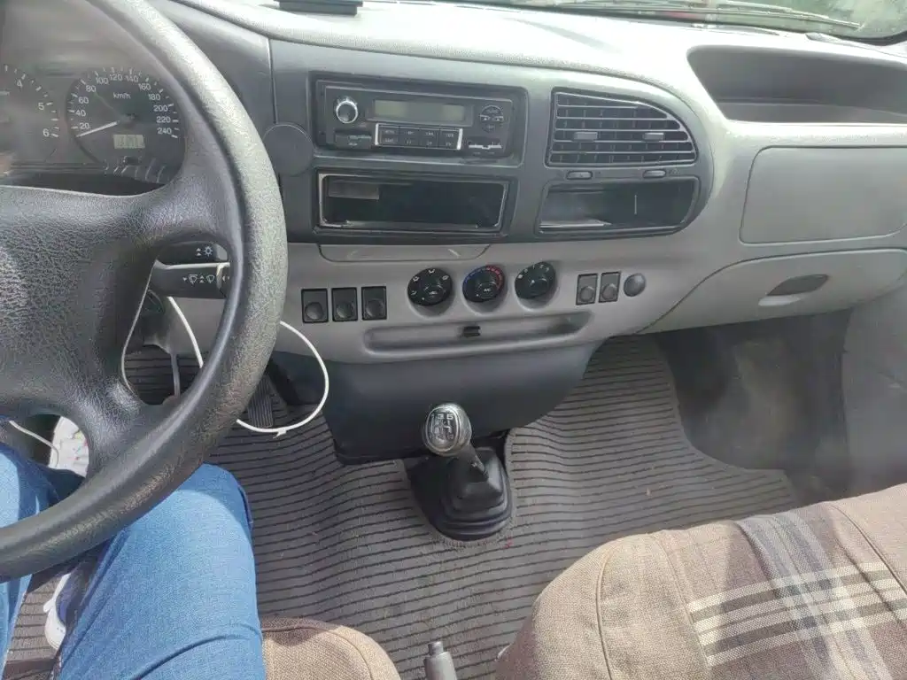Ford Transit Classic — миниатюра 6