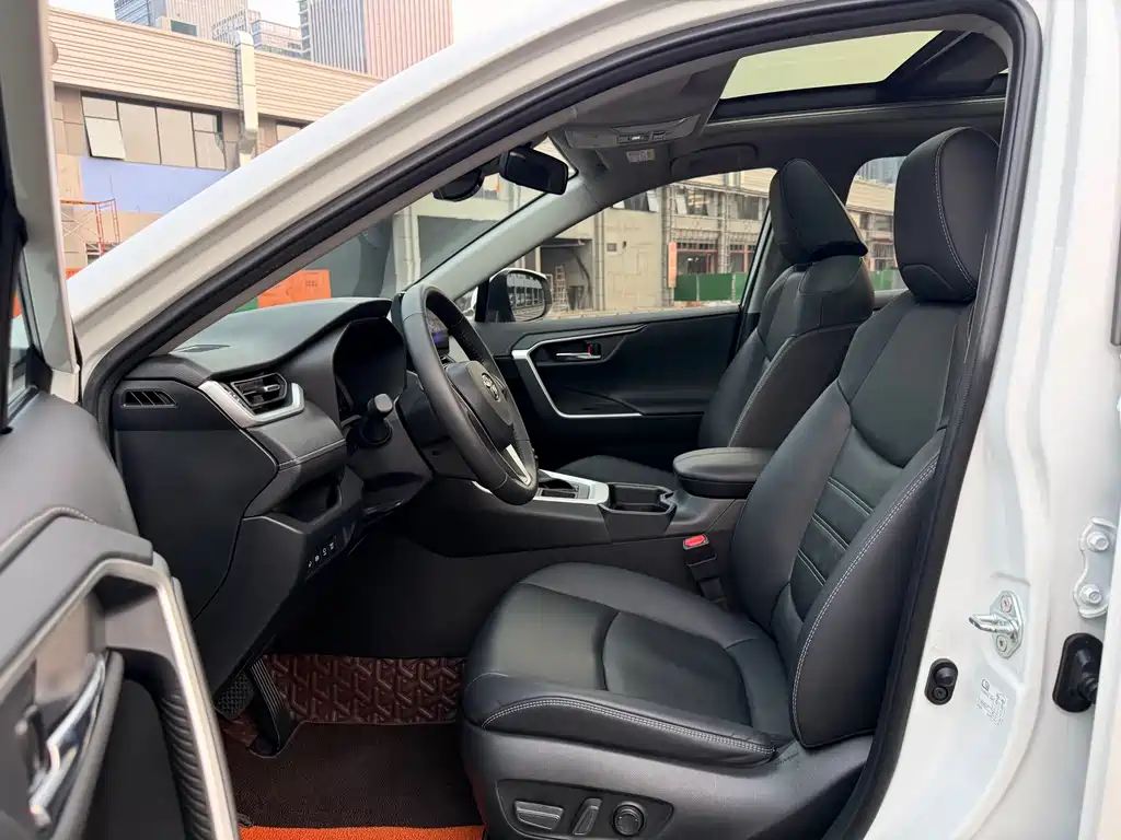 Toyota RAV4 — миниатюра 4