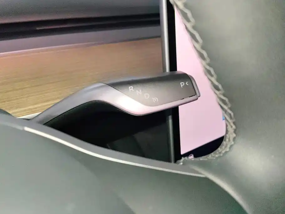 Tesla Model Y — миниатюра 16