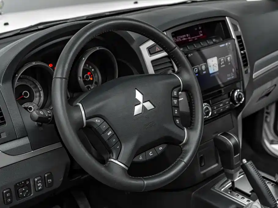 Mitsubishi Pajero (Import) — миниатюра 16