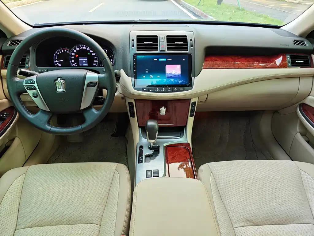 Toyota Crown — миниатюра 5