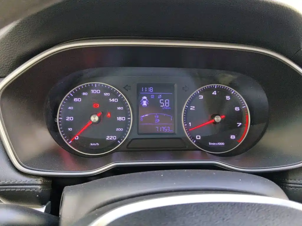 Roewe RX3 — миниатюра 7