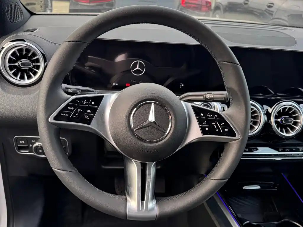 Mercedes-Benz EQB — миниатюра 9