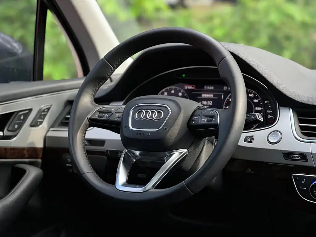 Audi Q7 — миниатюра 5