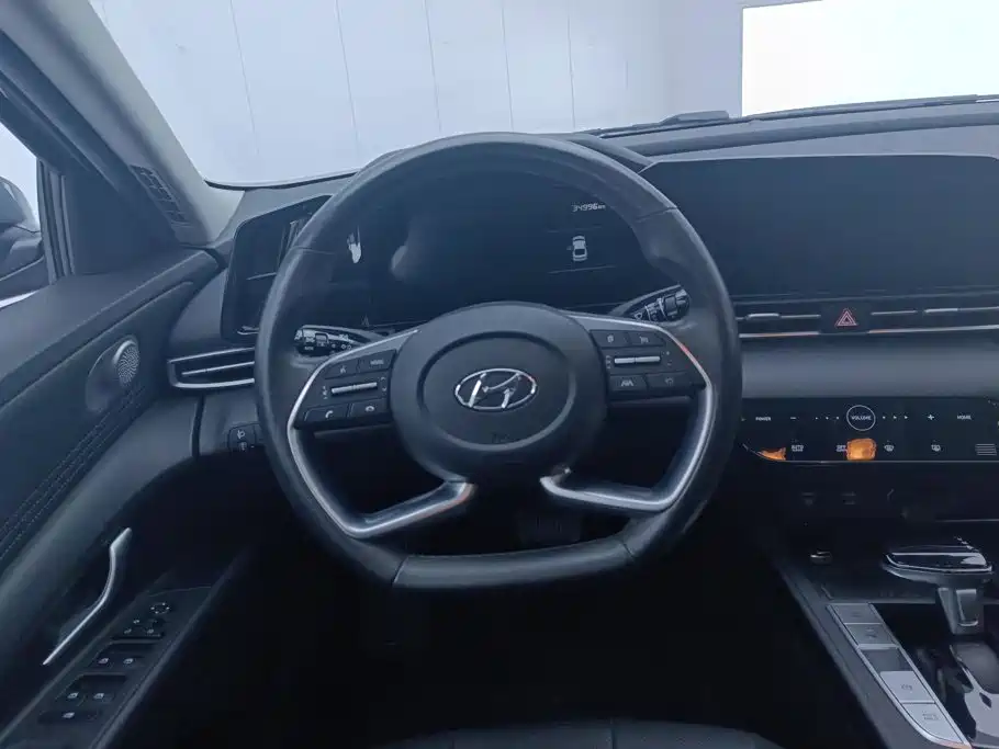 Hyundai Elantra — миниатюра 15