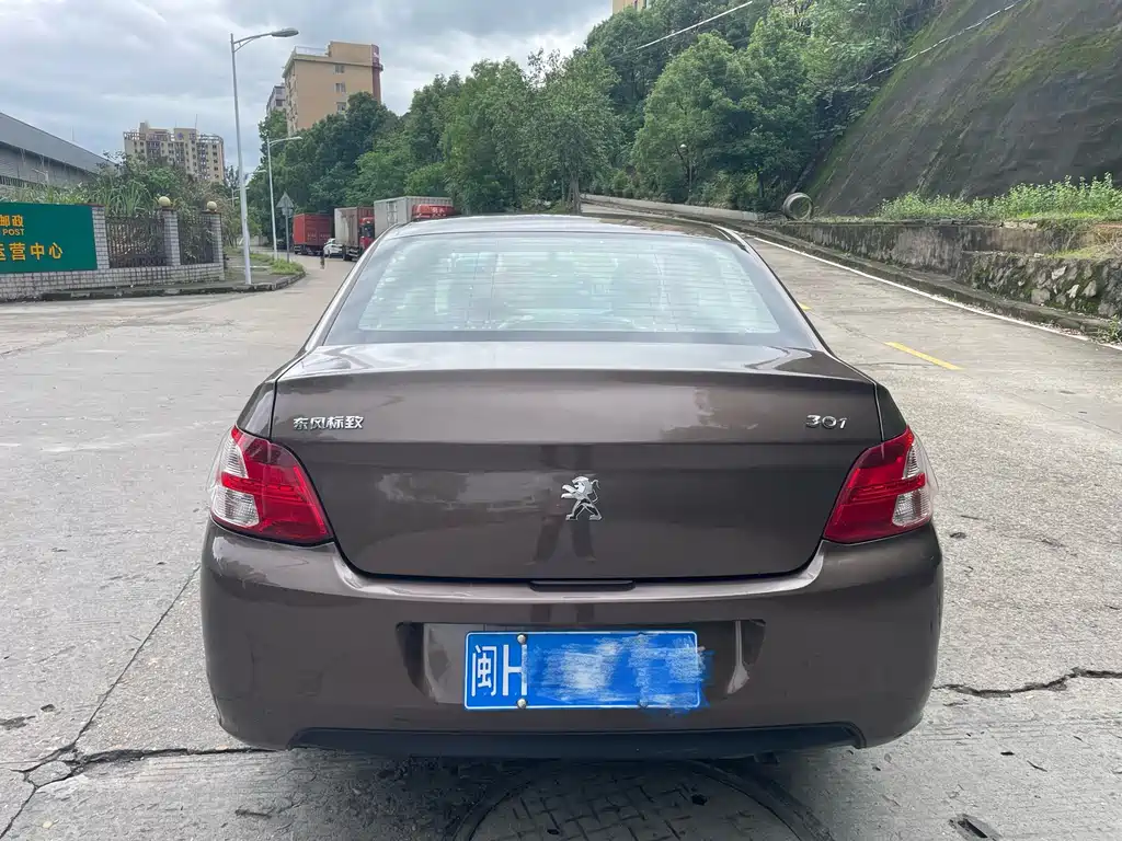 Peugeot 301 2014 1.6L MT Comfort