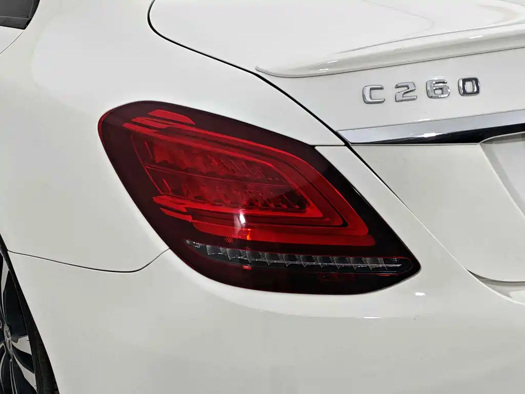 Mercedes-Benz C-Class — миниатюра 14