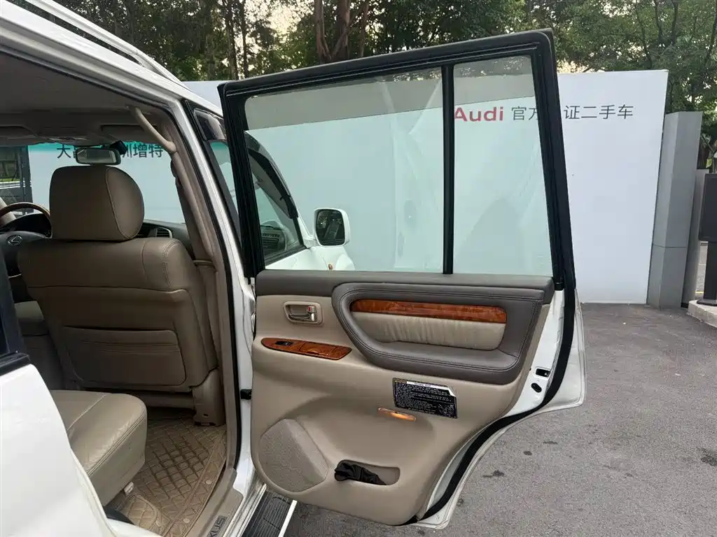 Lexus LX — миниатюра 15