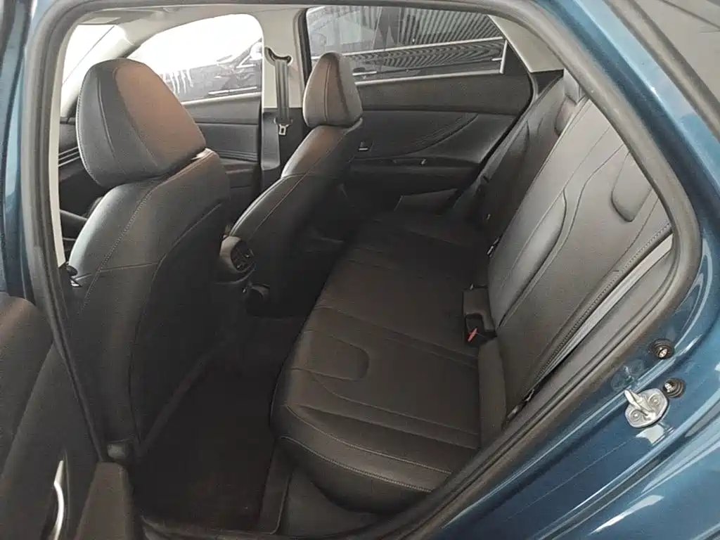 Hyundai Elantra — миниатюра 17