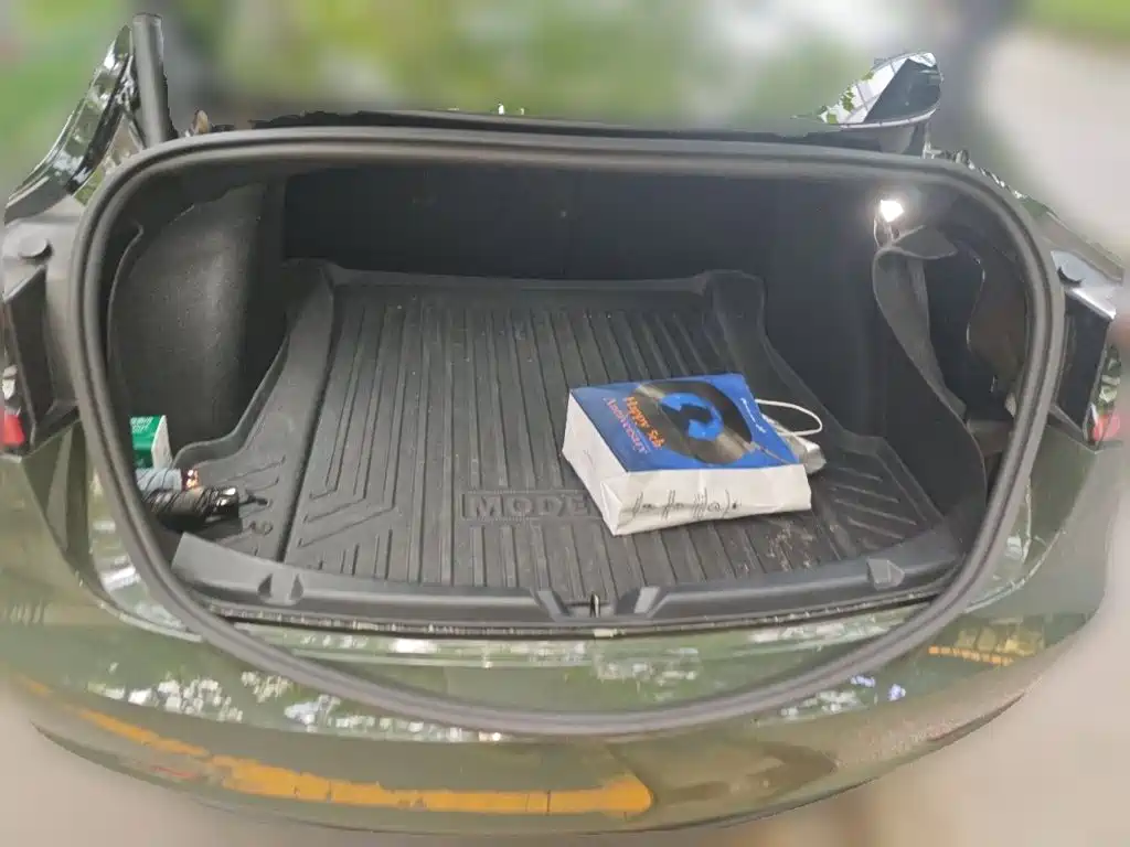 Tesla Model 3 — миниатюра 10