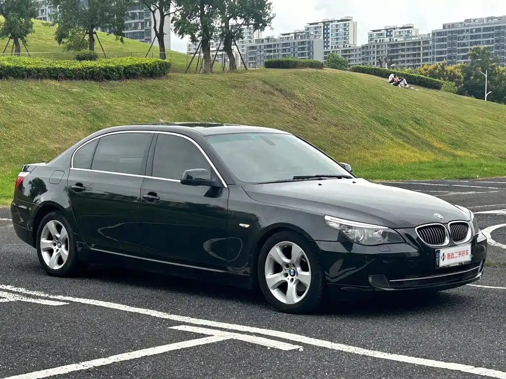 BMW 5 Series — миниатюра 3