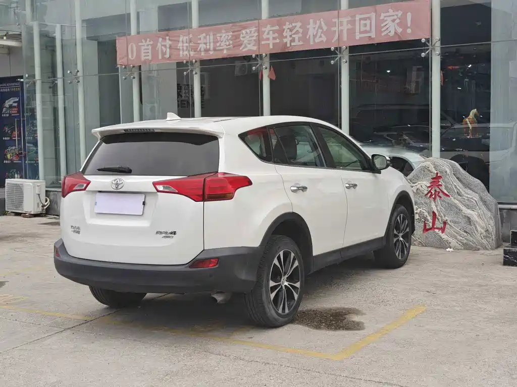 Toyota RAV4 — миниатюра 12