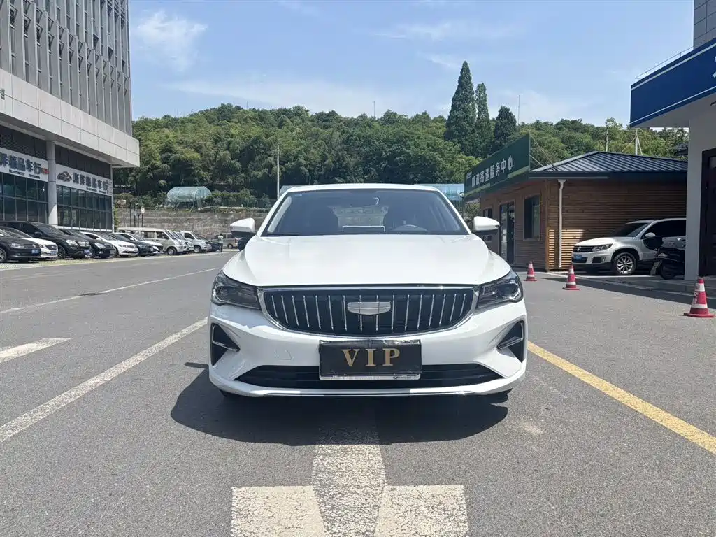 Geely Emgrand 2025