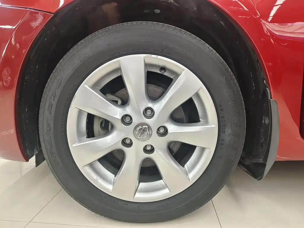 Nissan Tiida — миниатюра 3