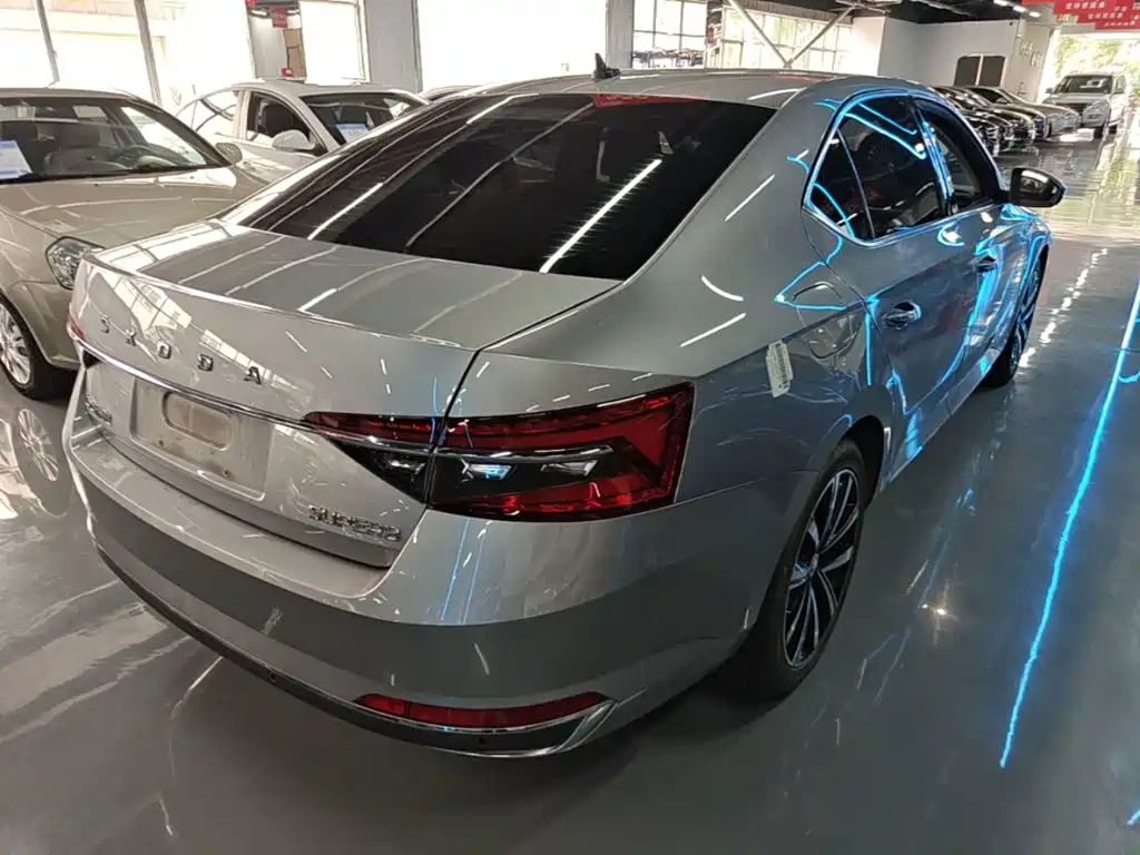 Skoda Superb — миниатюра 7