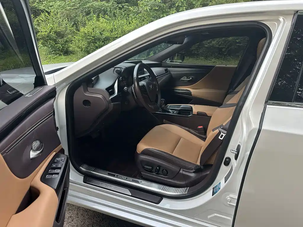 Lexus ES — миниатюра 7