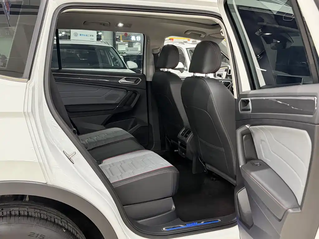 Volkswagen Tiguan L New Energy - фото 13