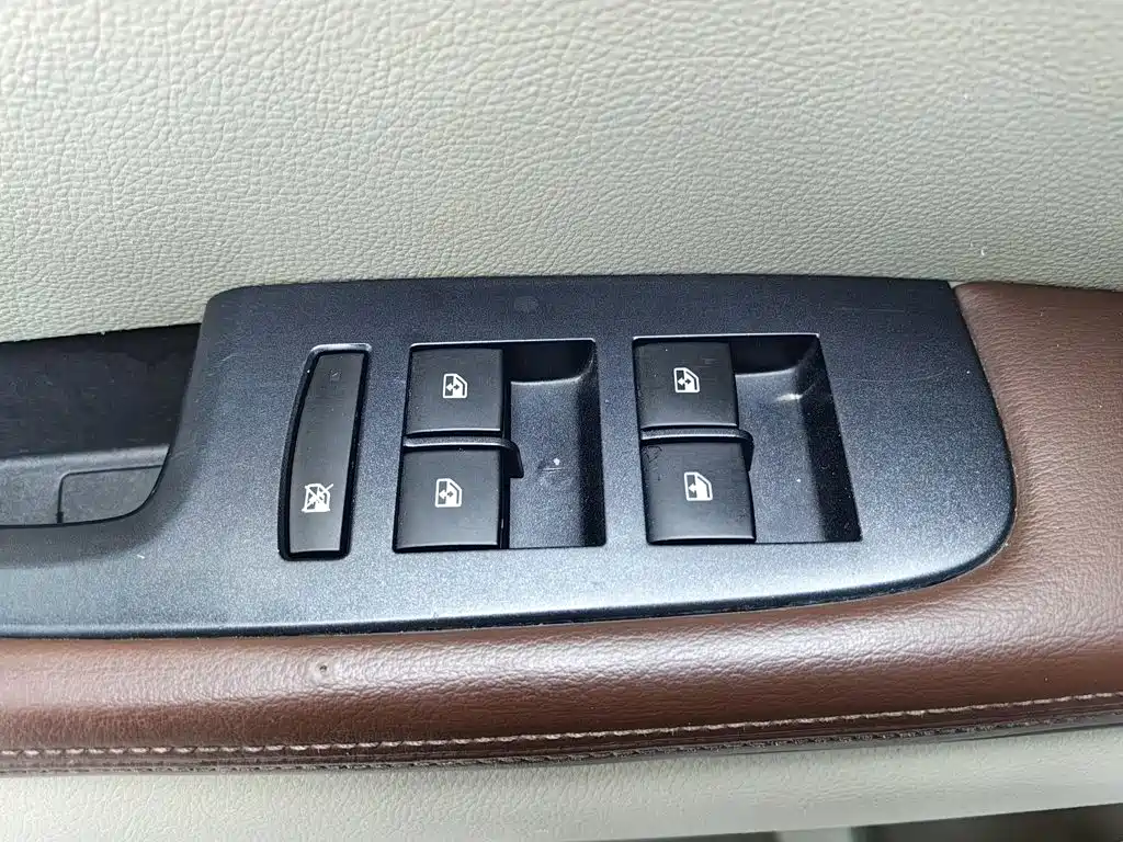 Buick GL8 — миниатюра 9