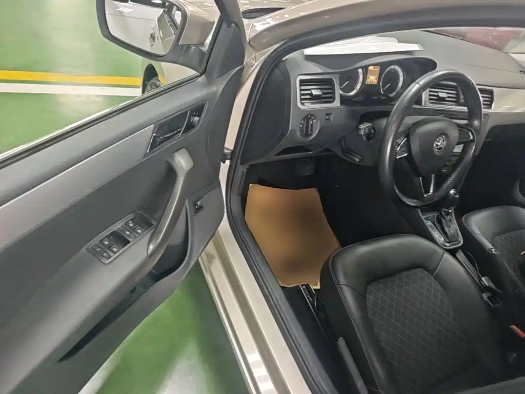 Skoda Rapid — миниатюра 16