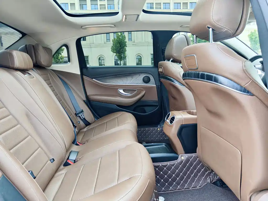 Mercedes-Benz E-Class — миниатюра 7