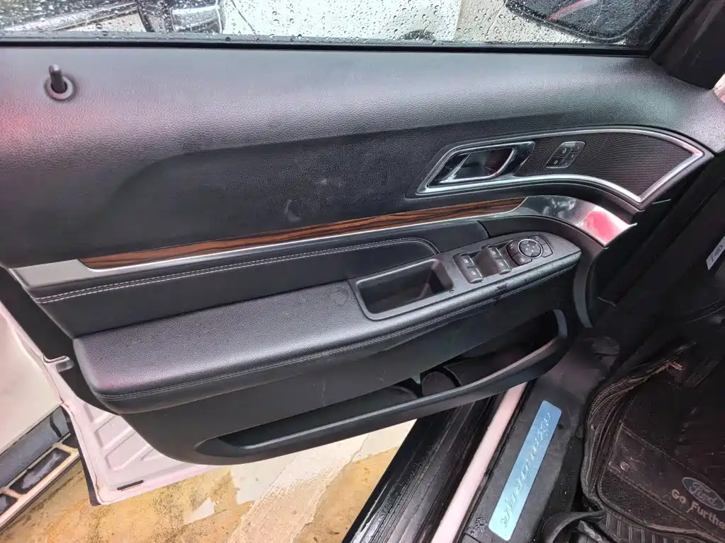 Ford Explorer (Import) — миниатюра 8