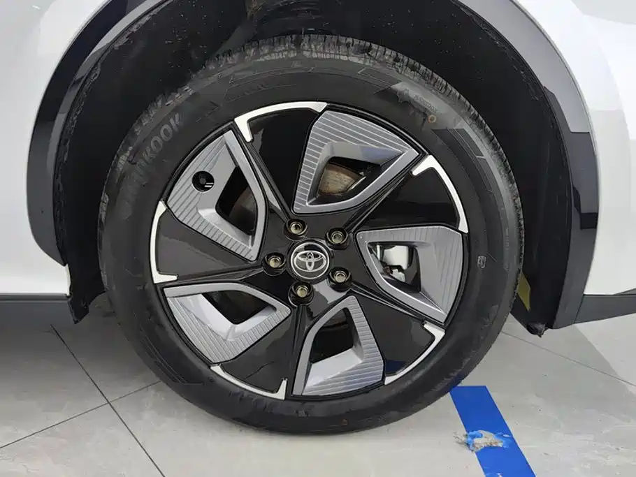 Toyota bZ3 — миниатюра 6