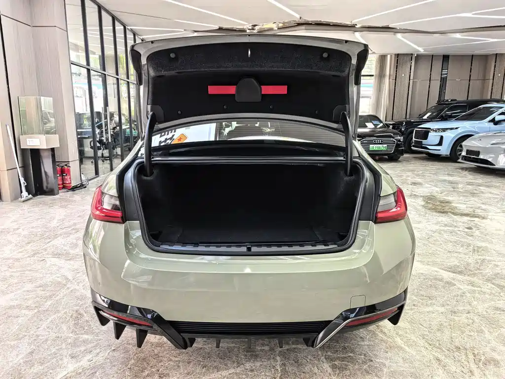 BMW i3 — миниатюра 8