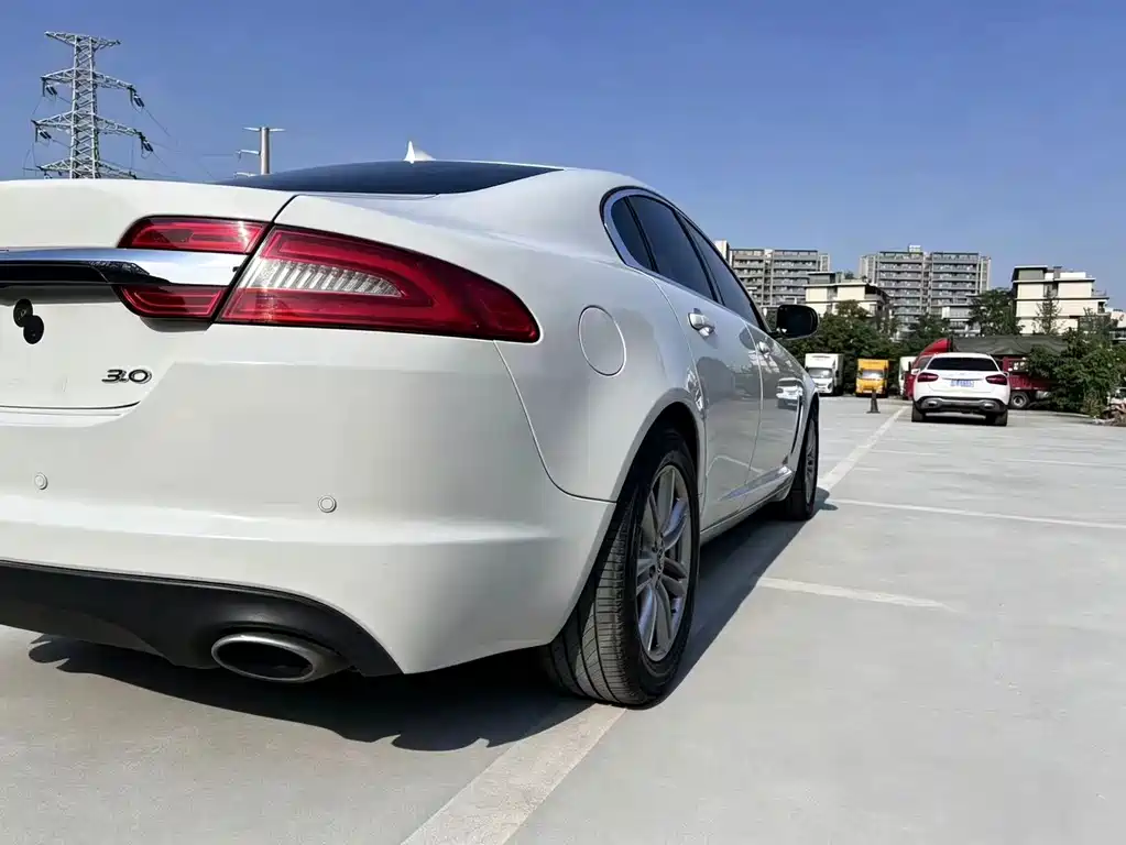 Jaguar XF — миниатюра 8