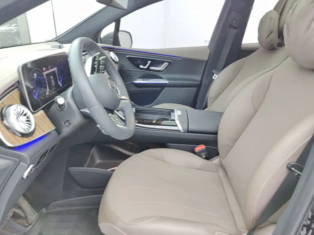 Mercedes-Benz EQE SUV — миниатюра 6