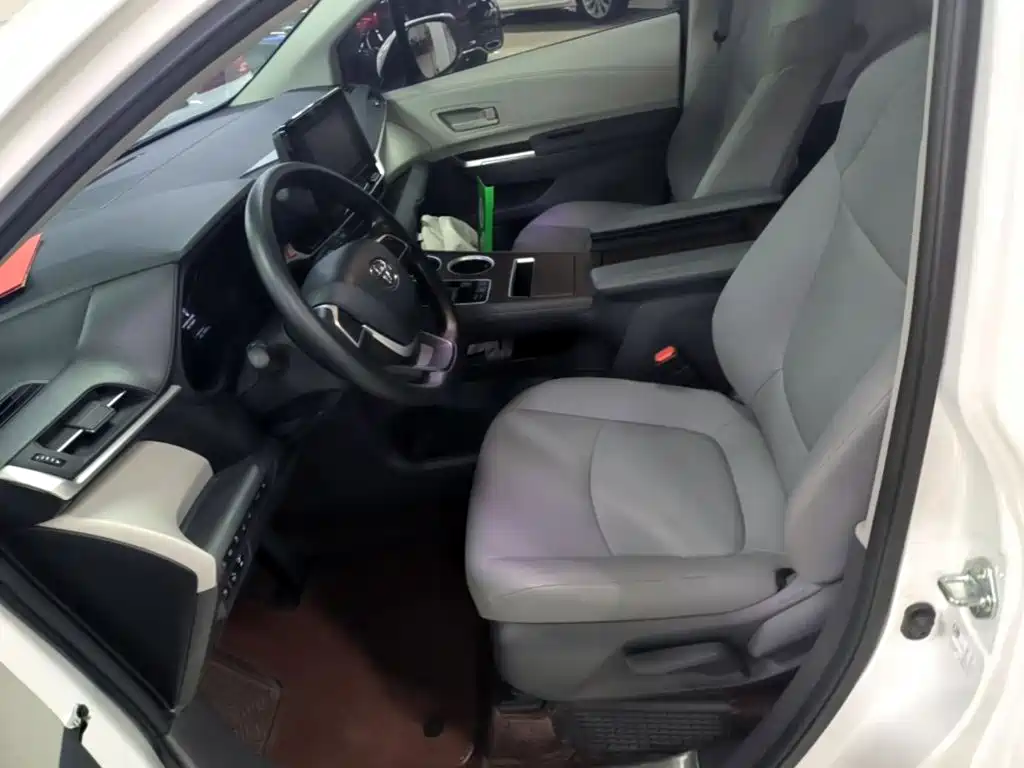 Toyota Granvia — миниатюра 15