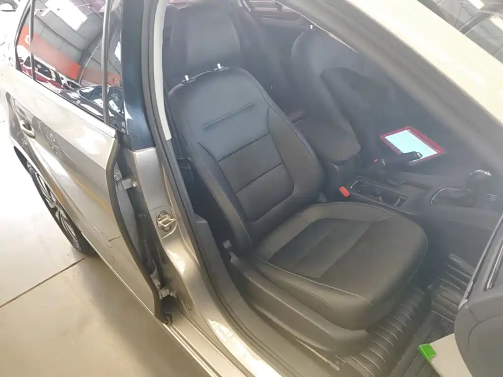 Volkswagen Sagitar — миниатюра 25