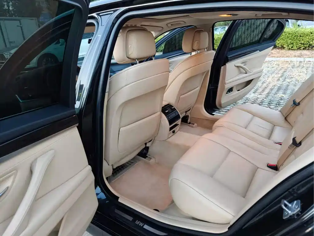BMW 5 Series — миниатюра 11