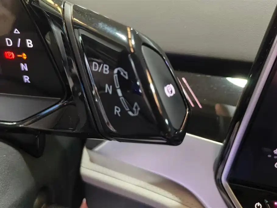 VOLKSWAGEN ID.6 CROZZ