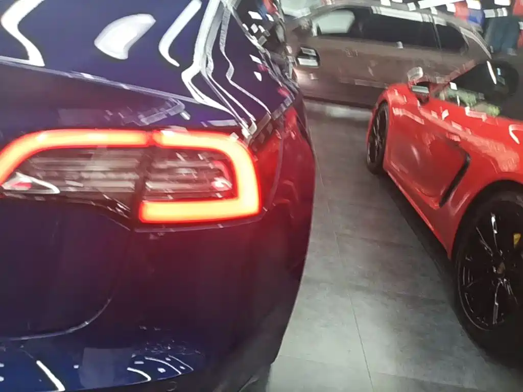 Tesla Model 3 — миниатюра 8